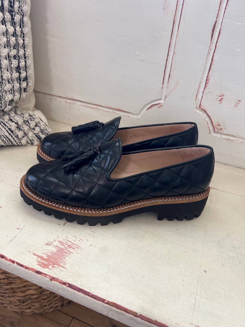 Jon Josef size 39 US 8 black loafers shoes